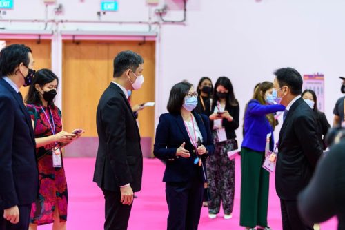 VIP Tour with:- Ms Katrina Leung, Managing Director, Messe Berlin (Singapore) Pte Ltd- Mr Lee Seow Hiang, CEO, Changi Airport Group, EST Tourism AfA Co-Chair- Mr Chan Chun Sing, Minister for Trade and Industry, Republic of Singapore- Ms Kwee Wei Lin, Head of Hotels (Singapore), Pontiac Land Group, President, Singapore Hotel Association, EST Tourism AfA Co-Chair- Mr Chaly Mah, Chairman, STB