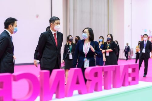 VIP Tour with:- Ms Katrina Leung, Managing Director, Messe Berlin (Singapore) Pte Ltd- Mr Lee Seow Hiang, CEO, Changi Airport Group, EST Tourism AfA Co-Chair- Mr Chan Chun Sing, Minister for Trade and Industry, Republic of Singapore- Ms Kwee Wei Lin, Head of Hotels (Singapore), Pontiac Land Group, President, Singapore Hotel Association, EST Tourism AfA Co-Chair- Mr Chaly Mah, Chairman, STB